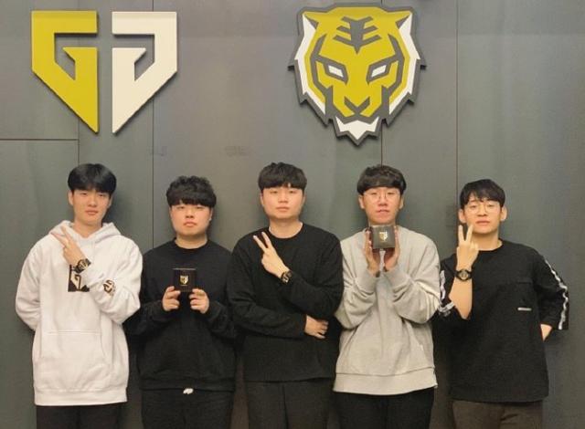 的联赛中展 的联赛中展