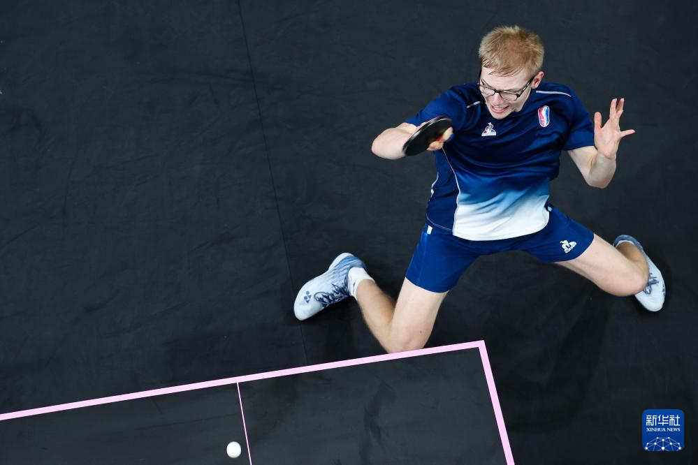 俱乐部的正 俱乐部的正